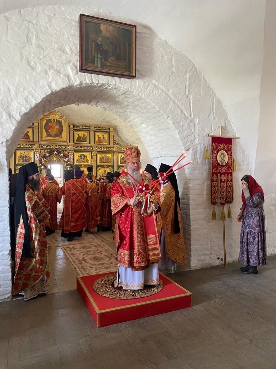 18 апреля 2023 года митрополит Казанский и Татарстанский Кирилл совершил богослужение в нашей обители