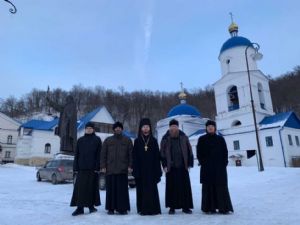 Свияжская братия в гостях в Макарьевском Вознесенском монастыре